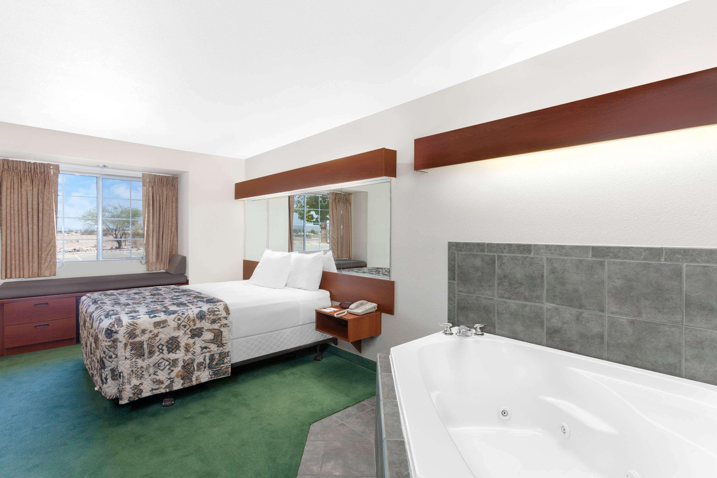 Microtel Inn & Suites By Wyndham Wellton מראה חיצוני תמונה