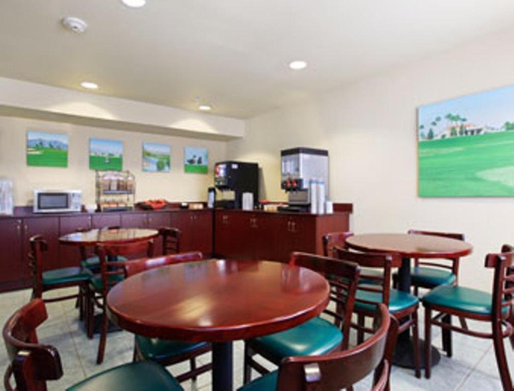 Microtel Inn & Suites By Wyndham Wellton מסעדה תמונה