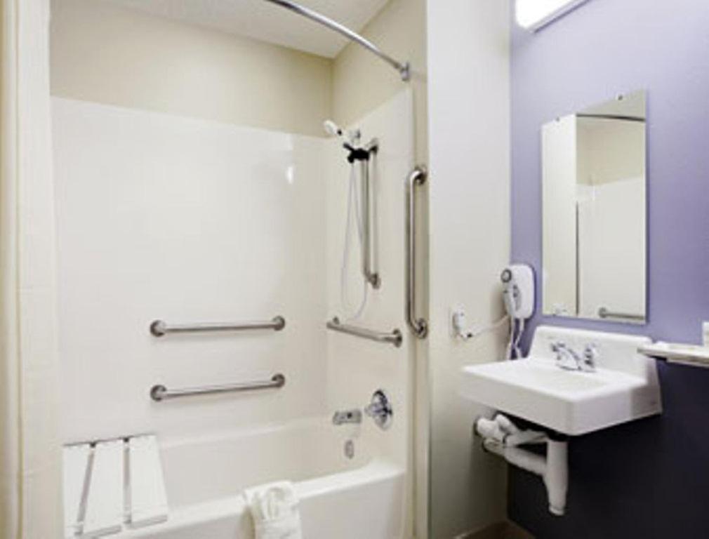 Microtel Inn & Suites By Wyndham Wellton חדר תמונה